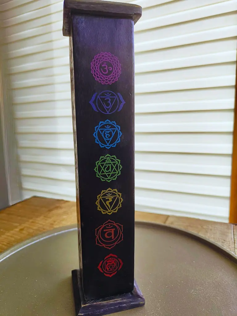 Houten chakra houder.webp