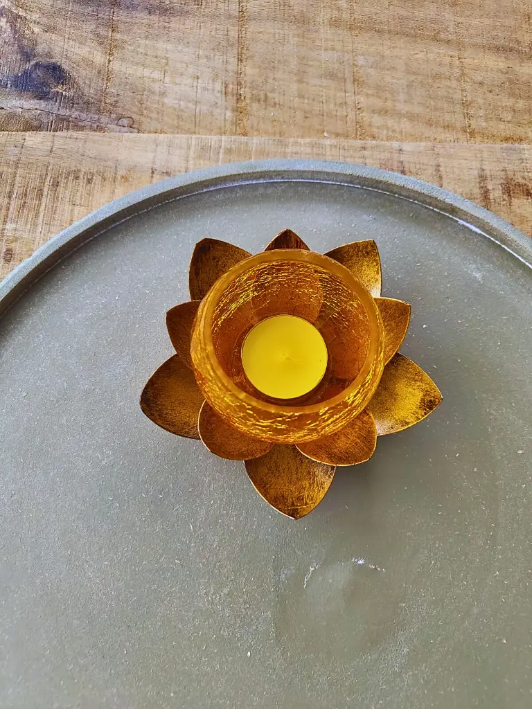 Lotus kaarshouder