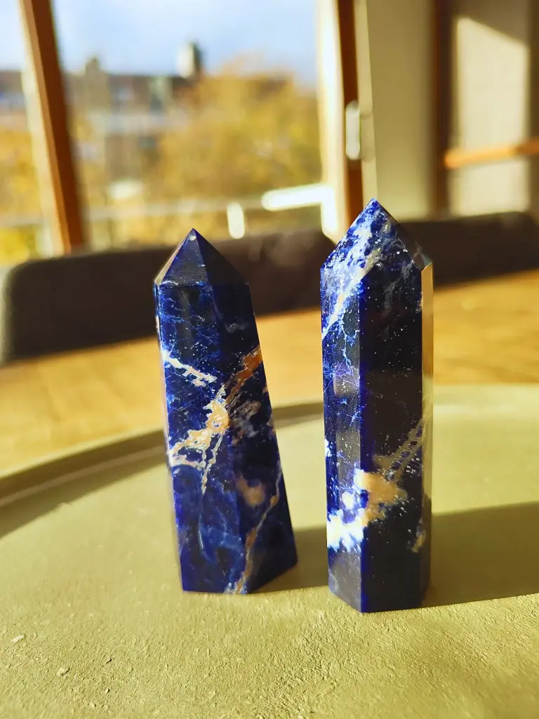 [Sodaliet obelisk] Sodaliet torentjes +/-10cm – steun bij rouw en verdriet