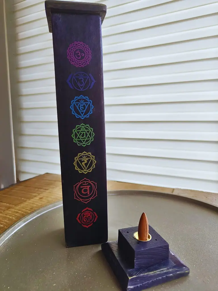 Wierookhouder houten toren 7 Chakra's Zwart
